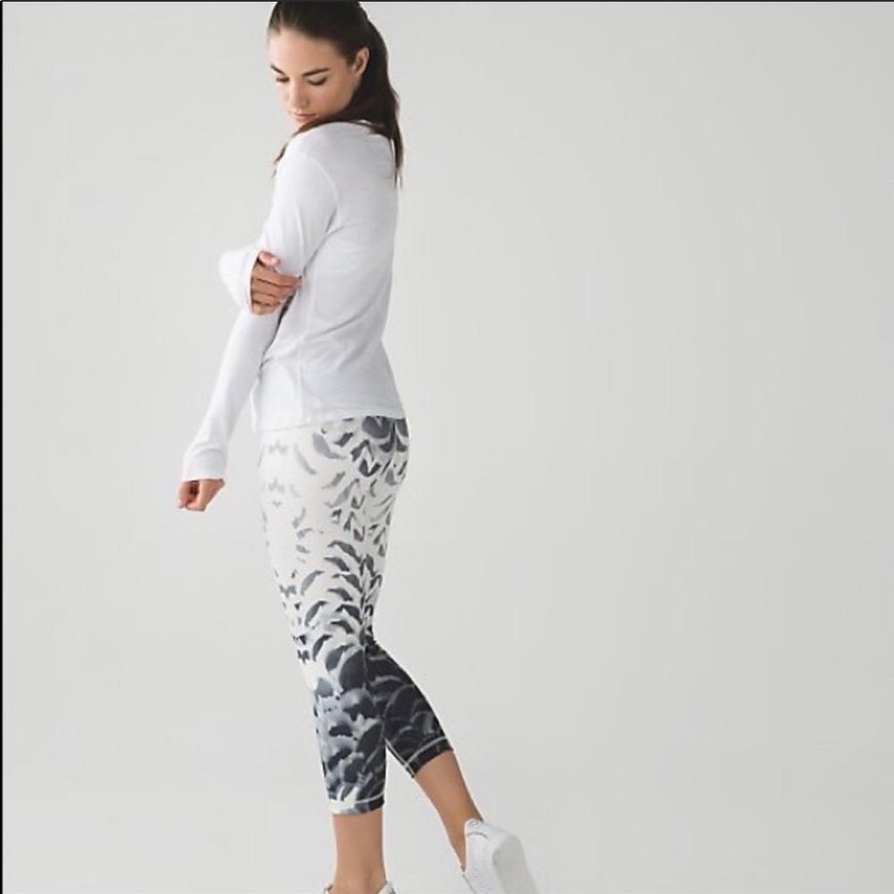 Lululemon Classic  Wunder Under Crops AQOP plume